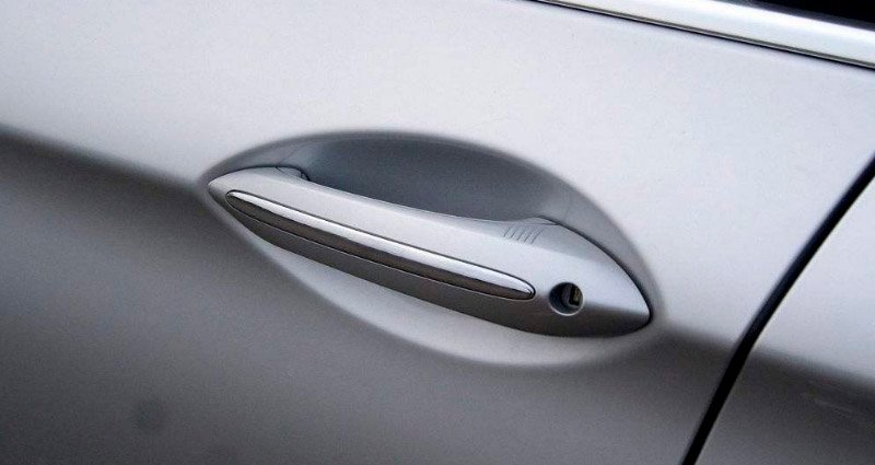 What does the micro switch in the car door do? What does the micro switch in the car door do?